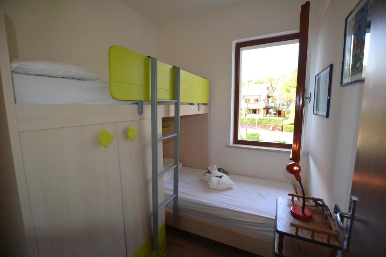 Villa In Lignano Riviera Comfortable ลินญาโน ซับเบียโดโร ภายนอก รูปภาพ