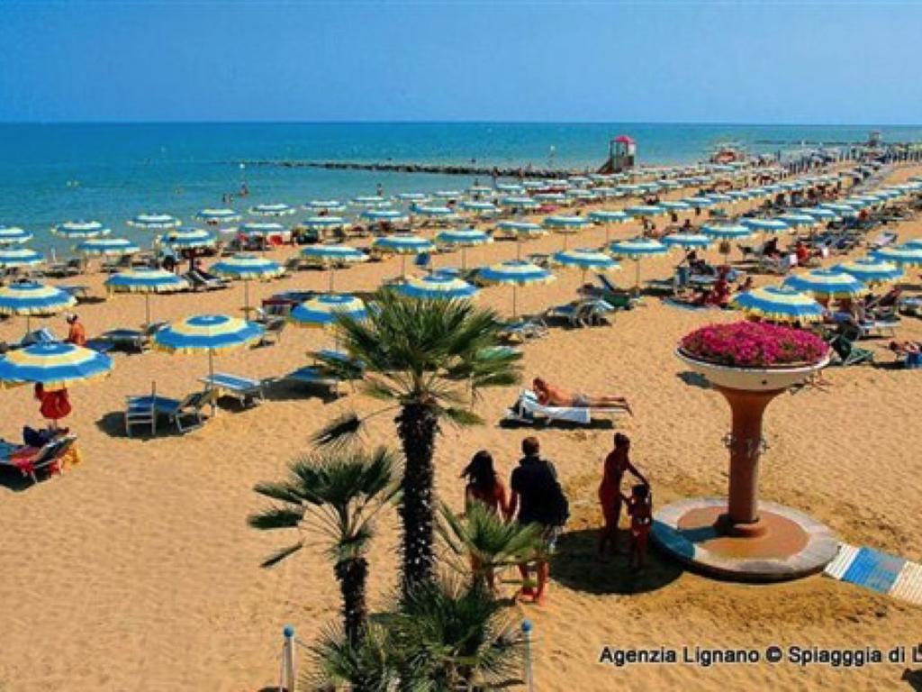 Villa In Lignano Riviera Comfortable ลินญาโน ซับเบียโดโร ภายนอก รูปภาพ