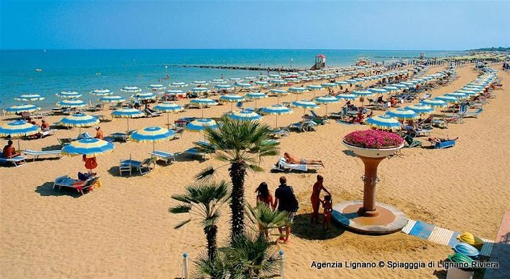 Villa In Lignano Riviera Comfortable ลินญาโน ซับเบียโดโร ภายนอก รูปภาพ